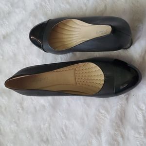 Black comfortable shoes